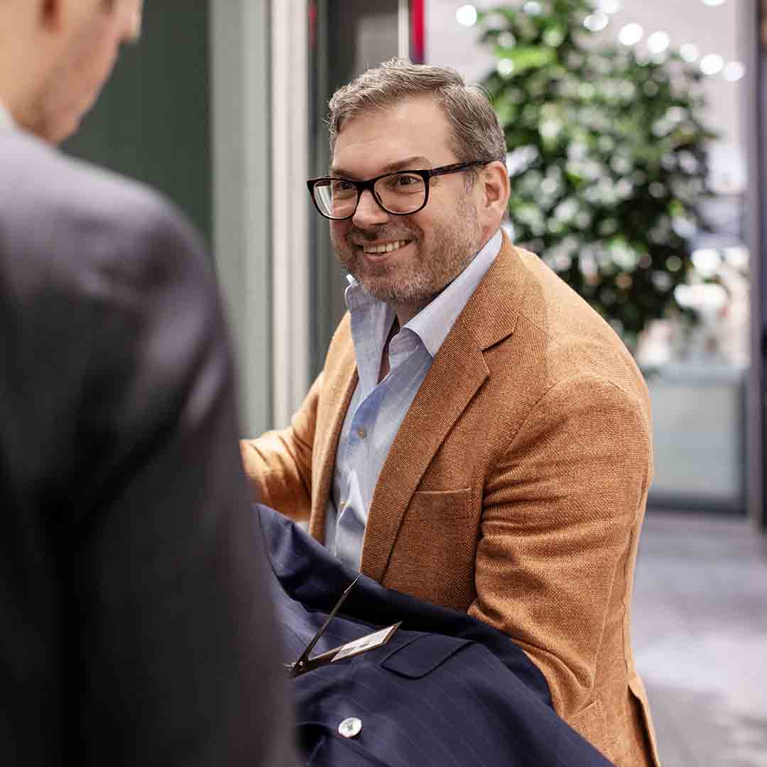 Smiling employee from Ginsborg in Frederiksberg Center.